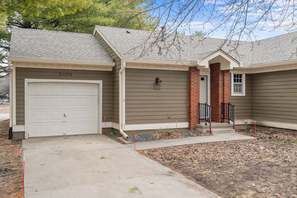 5408 Vista Drive, West Des Moines, IA 50266
