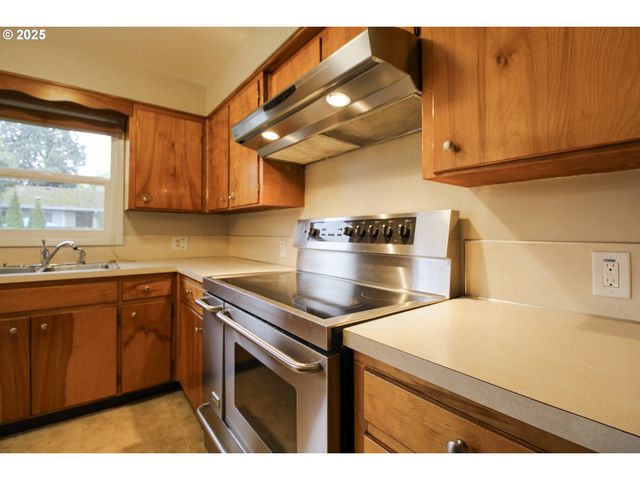 1420 Ne OLIVE St, Salem, OR 97301