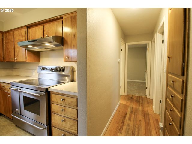 1420 Ne OLIVE St, Salem, OR 97301