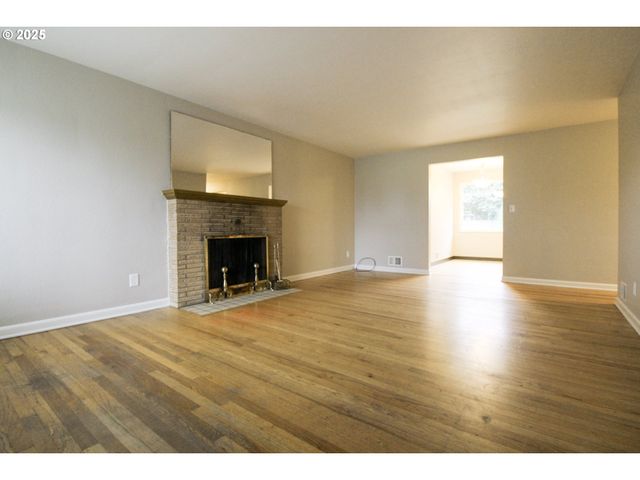 1420 Ne OLIVE St, Salem, OR 97301