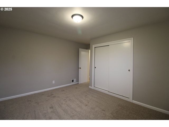 1420 Ne OLIVE St, Salem, OR 97301