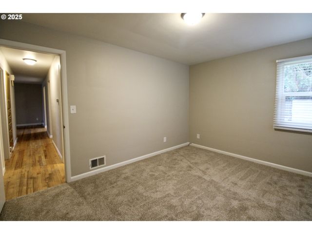 1420 Ne OLIVE St, Salem, OR 97301