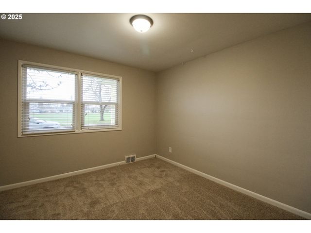 1420 Ne OLIVE St, Salem, OR 97301