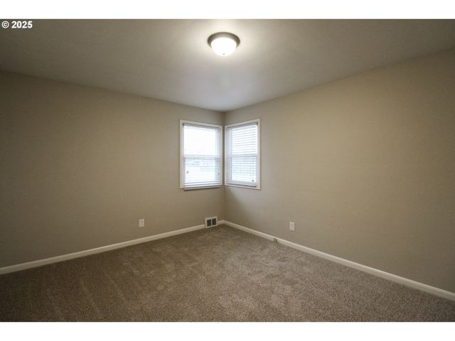 1420 Ne OLIVE St, Salem, OR 97301