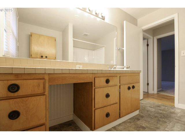 1420 Ne OLIVE St, Salem, OR 97301