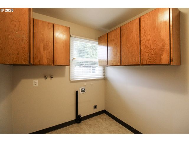 1420 Ne OLIVE St, Salem, OR 97301