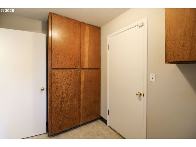 1420 Ne OLIVE St, Salem, OR 97301