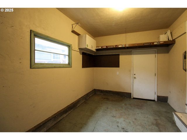 1420 Ne OLIVE St, Salem, OR 97301