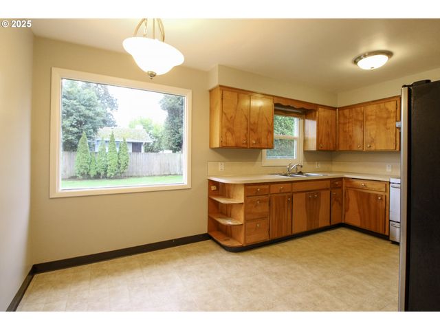 1420 Ne OLIVE St, Salem, OR 97301