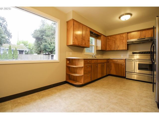 1420 Ne OLIVE St, Salem, OR 97301