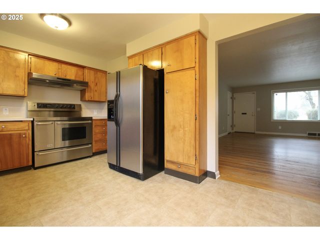 1420 Ne OLIVE St, Salem, OR 97301