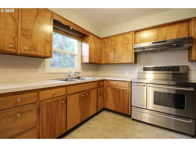 1420 Ne OLIVE St, Salem, OR 97301