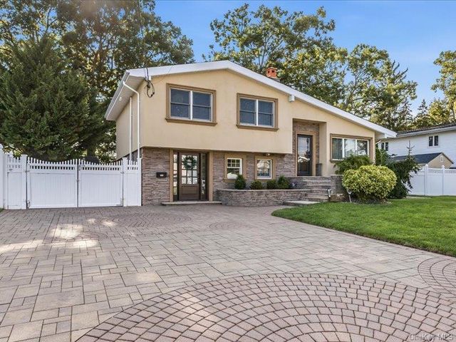 260 W 20th Street, Deer Park, NY 11729