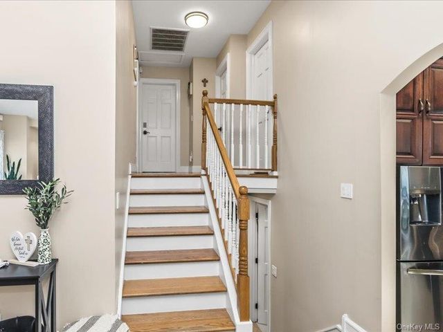260 W 20th Street, Deer Park, NY 11729