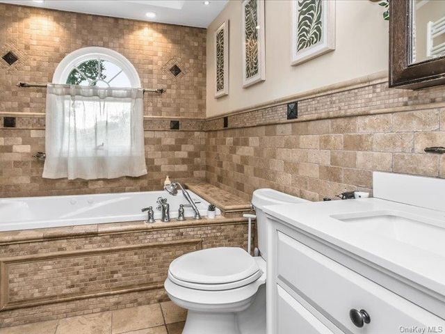 260 W 20th Street, Deer Park, NY 11729