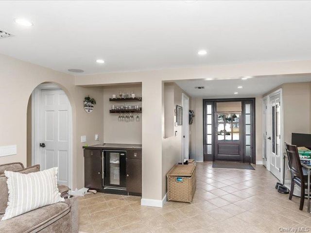260 W 20th Street, Deer Park, NY 11729