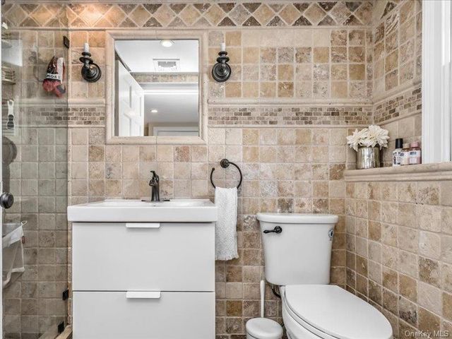 260 W 20th Street, Deer Park, NY 11729
