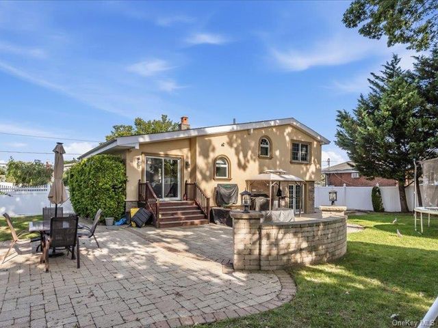 260 W 20th Street, Deer Park, NY 11729
