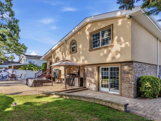 260 W 20th Street, Deer Park, NY 11729