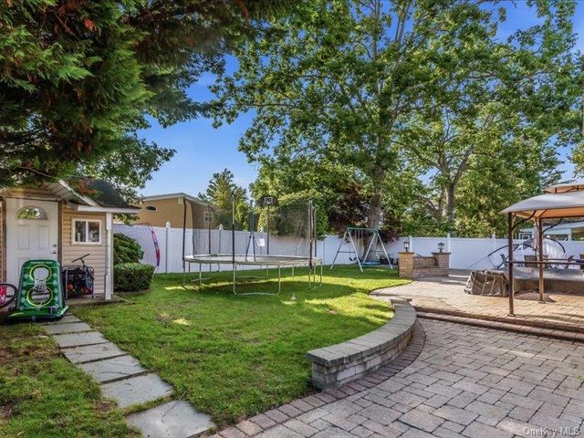 260 W 20th Street, Deer Park, NY 11729