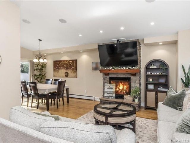 260 W 20th Street, Deer Park, NY 11729