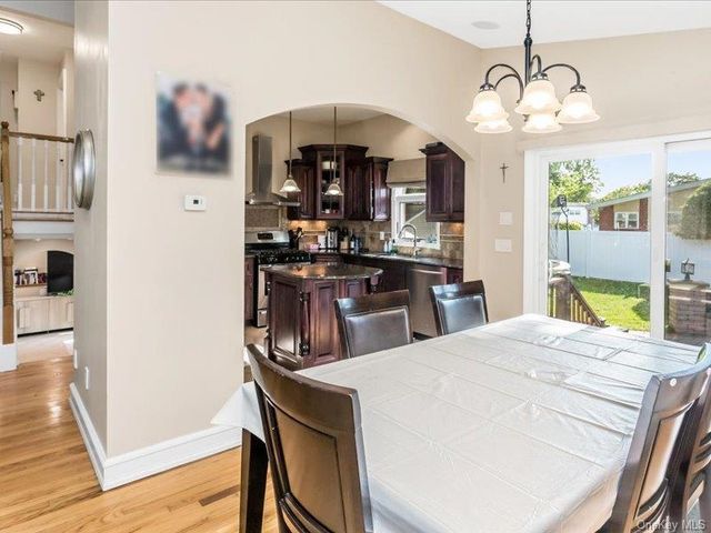 260 W 20th Street, Deer Park, NY 11729