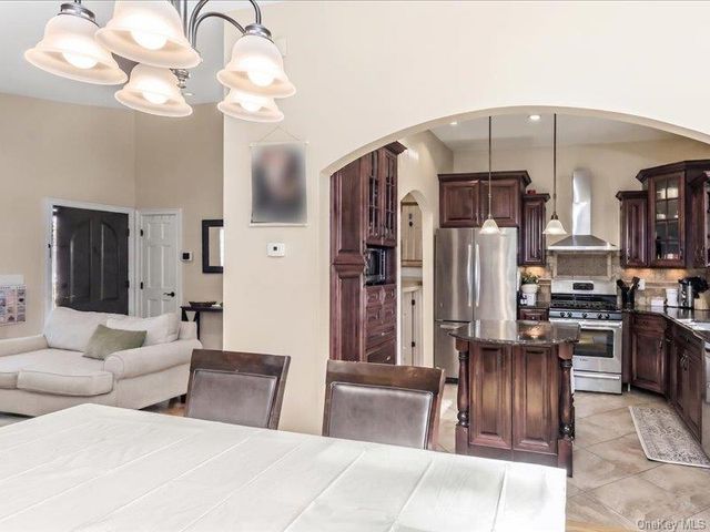 260 W 20th Street, Deer Park, NY 11729