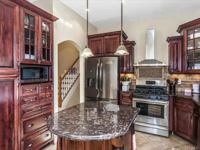 260 W 20th Street, Deer Park, NY 11729