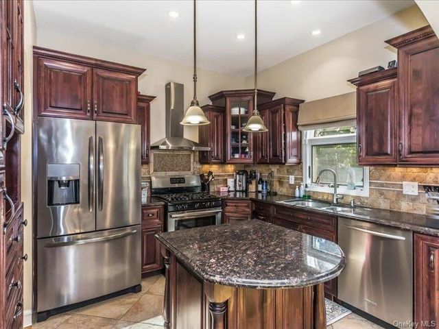 260 W 20th Street, Deer Park, NY 11729