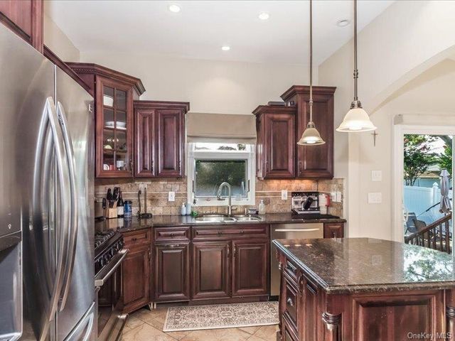 260 W 20th Street, Deer Park, NY 11729