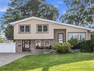 260 W 20th Street, Deer Park, NY 11729