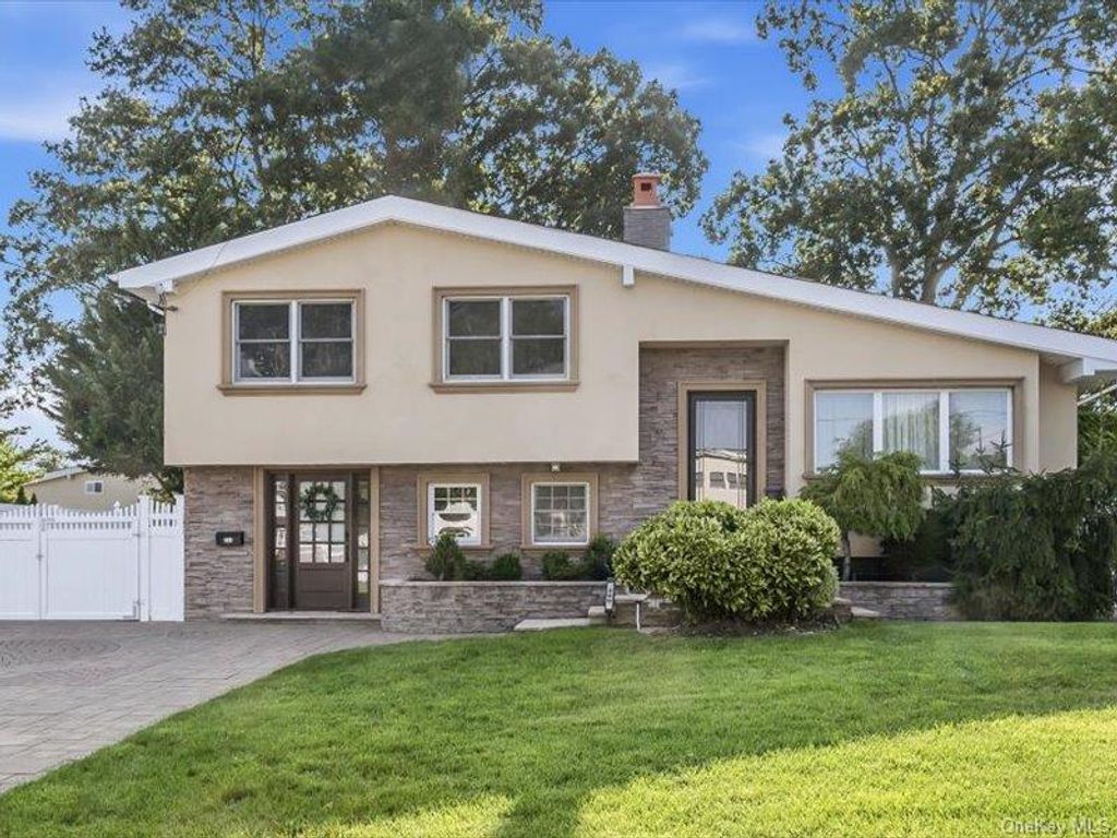 260 W 20th Street, Deer Park, NY 11729 — exterior