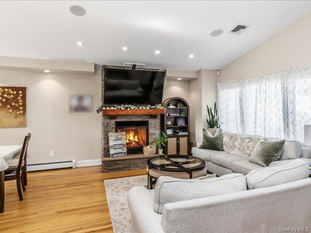 260 W 20th Street, Deer Park, NY 11729 — photo 3