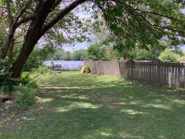 8408 Lakeside Drive, Downers Grove, IL 60516
