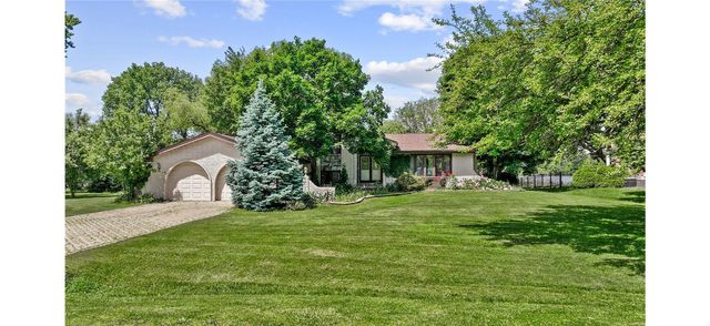 8408 Lakeside Drive, Downers Grove, IL 60516