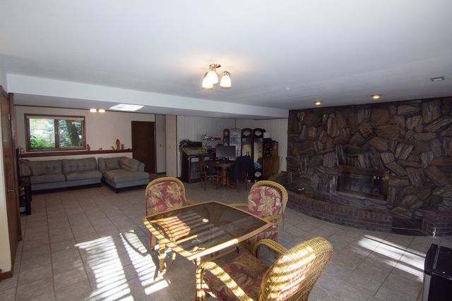 8408 Lakeside Drive, Downers Grove, IL 60516