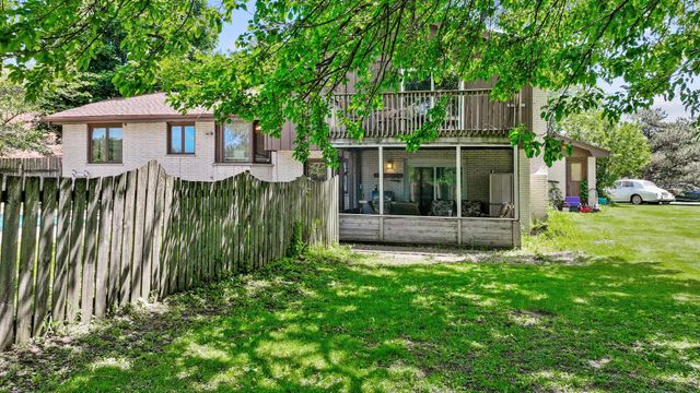 8408 Lakeside Drive, Downers Grove, IL 60516