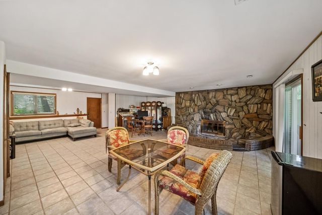 8408 Lakeside Drive, Downers Grove, IL 60516