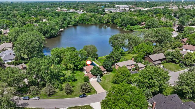 8408 Lakeside Drive, Downers Grove, IL 60516