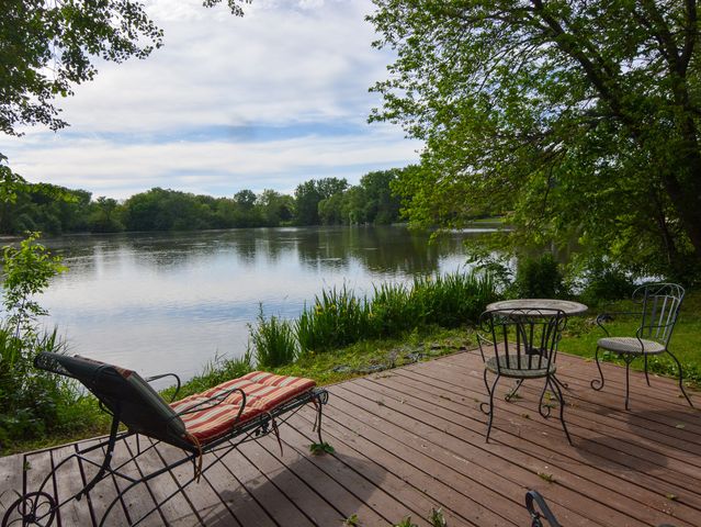 8408 Lakeside Drive, Downers Grove, IL 60516