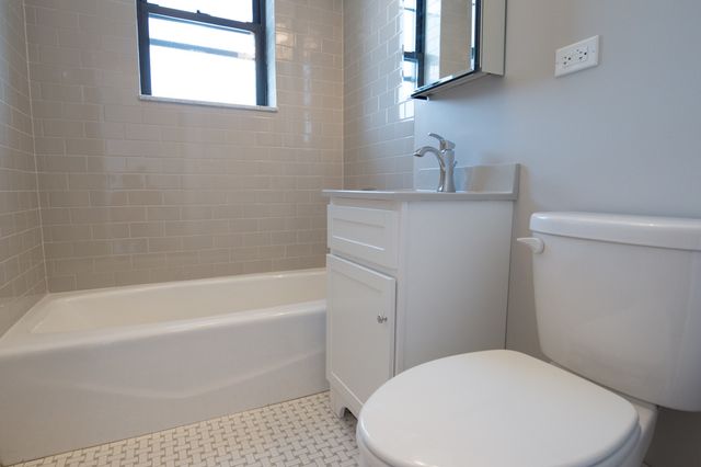 817 W Lakeside Place 708, Chicago, IL 60640