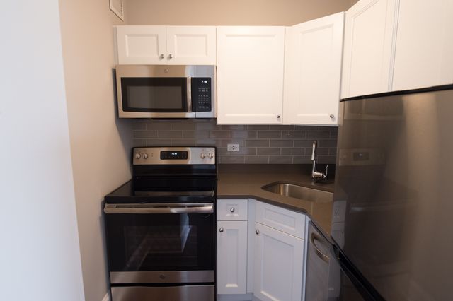 817 W Lakeside Place 708, Chicago, IL 60640