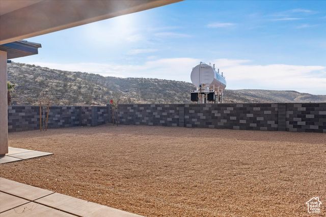 2011 W GRAND TETON RD, Hurricane, UT 84737