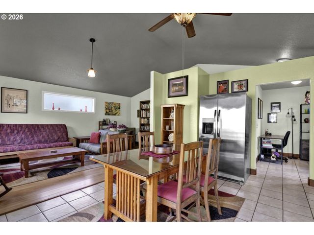 32 EASY St, Florence, OR 97439