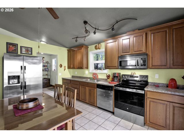 32 EASY St, Florence, OR 97439