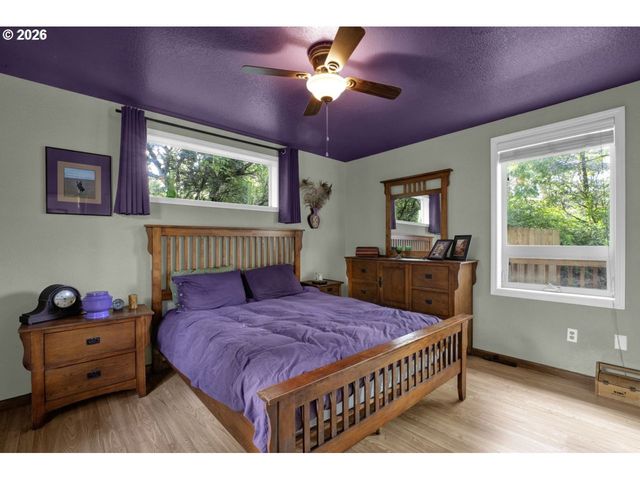 32 EASY St, Florence, OR 97439