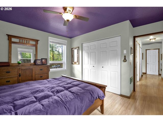 32 EASY St, Florence, OR 97439