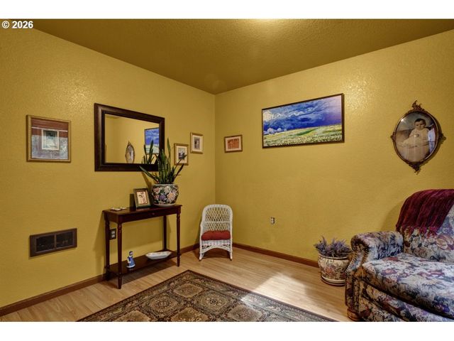 32 EASY St, Florence, OR 97439