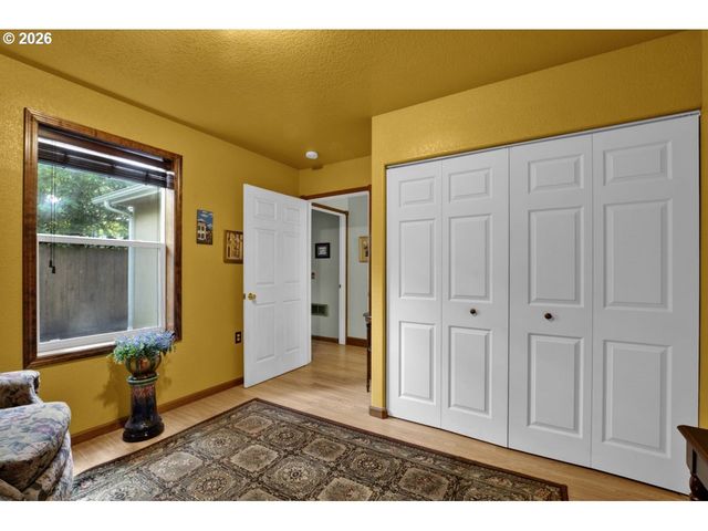 32 EASY St, Florence, OR 97439