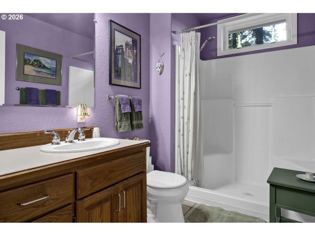 32 EASY St, Florence, OR 97439